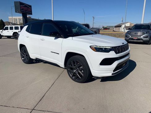 Used 2024 Jeep Compass Limited w/ High Altitude Package image 5