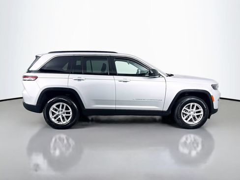 Used 2025 Jeep Grand Cherokee Laredo X w/ Luxury Tech Group I AWD/4WD image 4