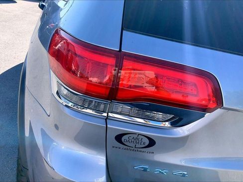 Used 2017 Jeep Grand Cherokee Laredo AWD/4WD image 27