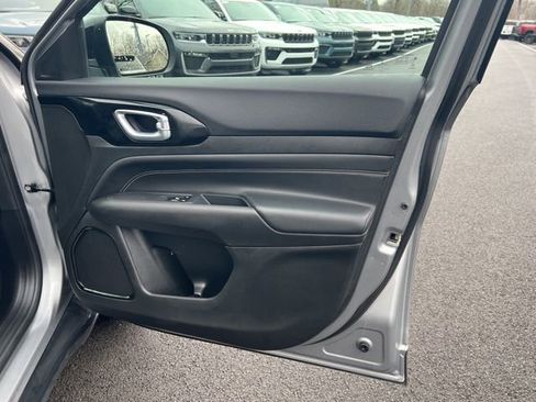 Used 2023 Jeep Compass Altitude image 27