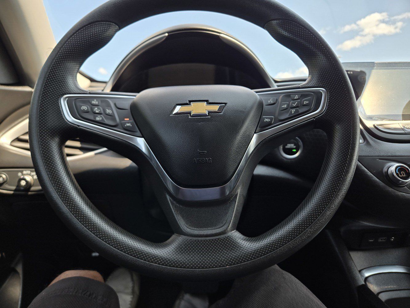 Used 2025 Chevrolet Malibu LT FWD image 16