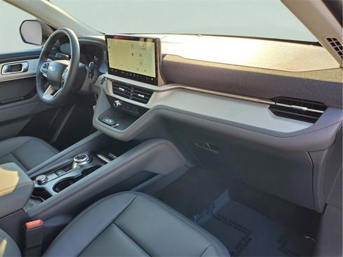 New 2025 Ford Explorer Active w/ Active Comfort Package image 16