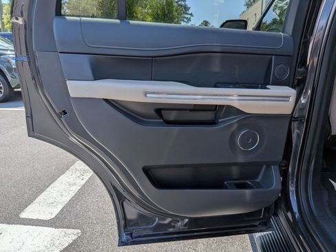 Used 2024 Ford Expedition Limited RWD image 28