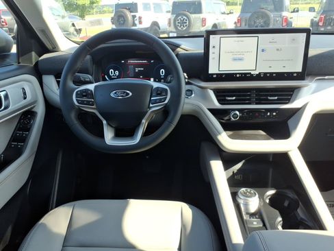 Used 2026 Ford Explorer Active w/ Active Comfort Package RWD image 16