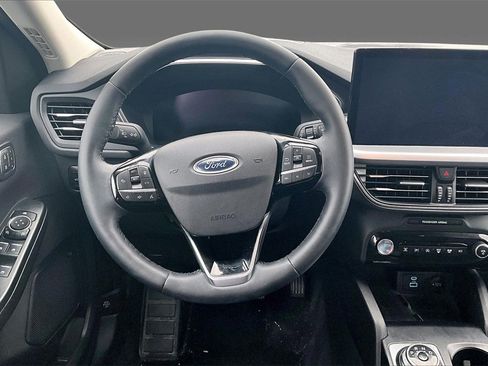 Used 2023 Ford Escape Platinum w/ Premium Technology Package image 2