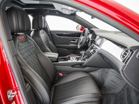 Used 2022 Bentley Flying Spur V8 image 22