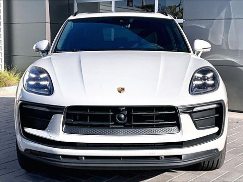 Used 2024 Porsche Macan image 2