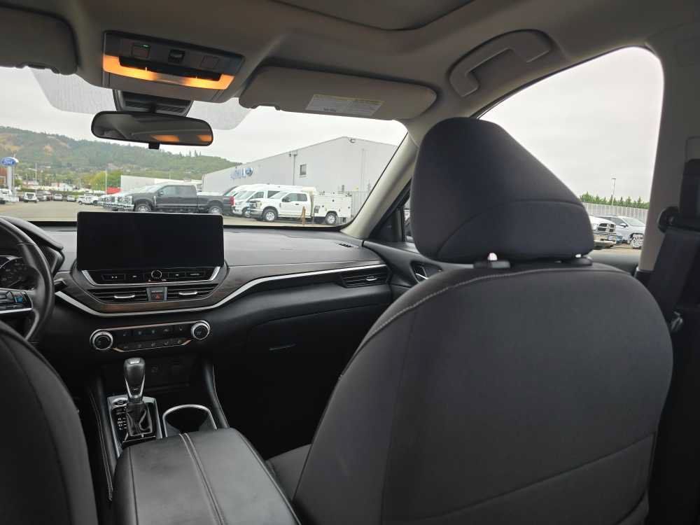 Used 2023 Nissan Altima 2.5 SV w/ SV Premium Package FWD image 14