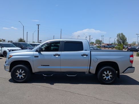 Used 2019 Toyota Tundra SR5 w/ SR5 Convenience Package RWD image 2