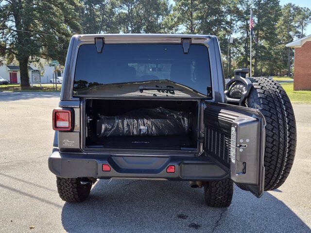 Used 2020 Jeep Wrangler Unlimited Sahara AWD/4WD image 31