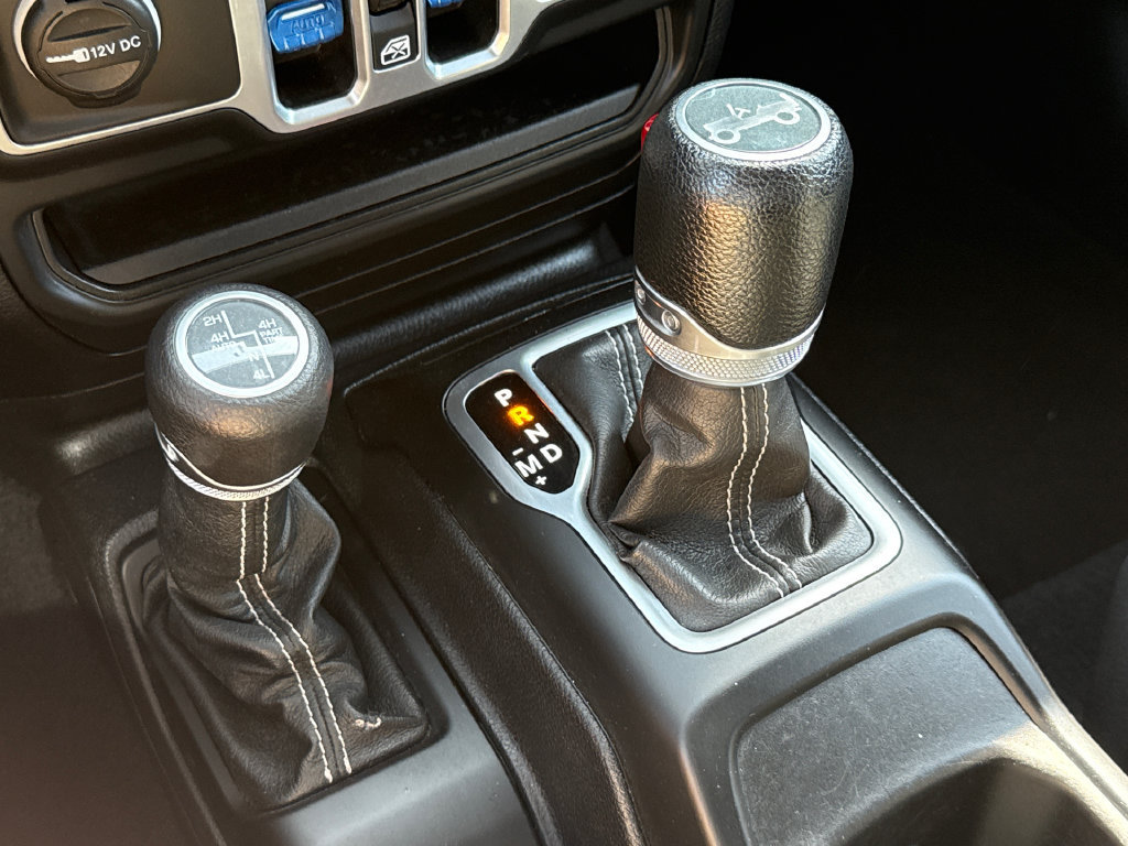 Used 2018 Jeep Wrangler Unlimited Sahara AWD/4WD image 27