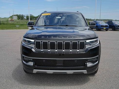 Used 2024 Jeep Wagoneer L Series II w/ Flexible Seating Group AWD/4WD image 2