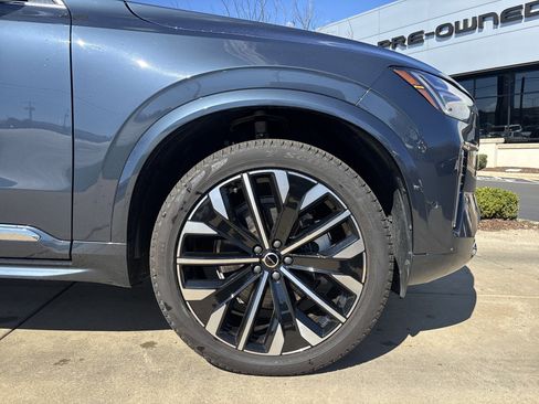 Used 2025 Volvo XC90 B6 Plus image 13