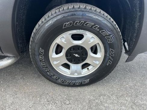 Used 2005 Chevrolet Avalanche Z71 w/ Sun And Sound Package image 14