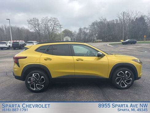 Used 2024 Chevrolet Trax RS w/ Driver Confidence Package image 2