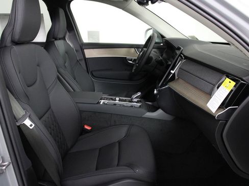 New 2026 Volvo XC90 B5 Core image 10