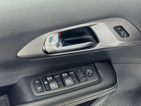 New 2026 Chrysler Pacifica Select image 20