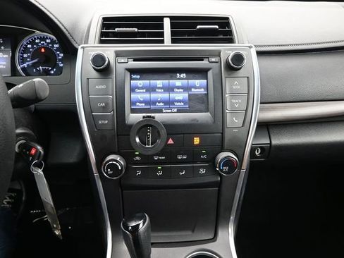 Used 2016 Toyota Camry LE FWD image 12