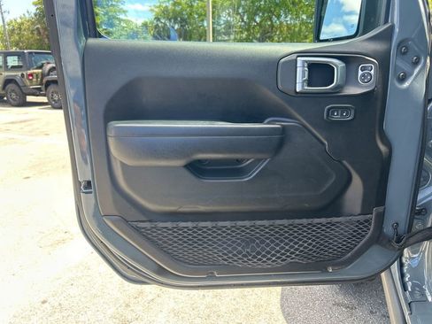 Used 2024 Jeep Wrangler Unlimited Rubicon image 32