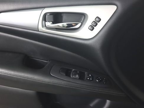 Used 2019 Nissan Pathfinder SL image 18