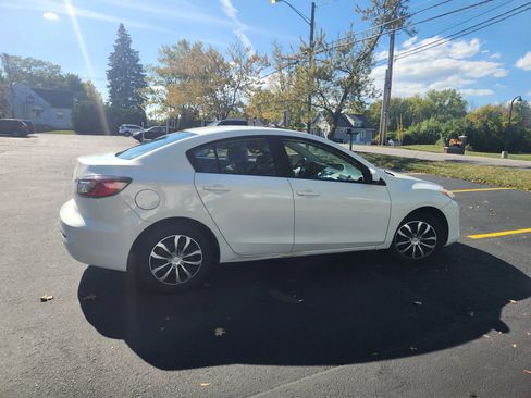 Used 2013 MAZDA MAZDA3 i SV w/ Convenience Pkg image 9