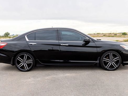 Used 2016 Honda Accord Touring image 7
