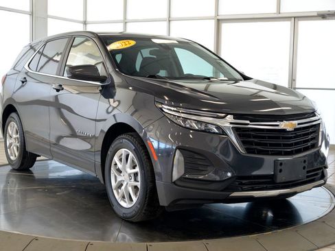 Used 2022 Chevrolet Equinox LT FWD image 2