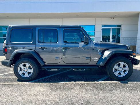 Used 2018 Jeep Wrangler Unlimited Sport S image 3