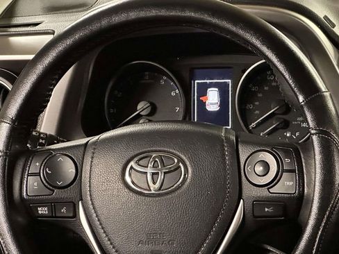 Used 2018 Toyota RAV4 XLE image 21