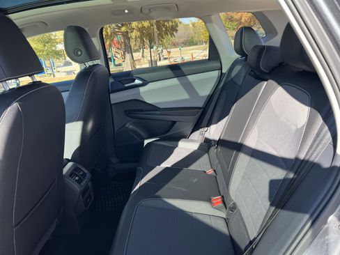 Certified 2024 Volkswagen Taos SE w/ Panoramic Sunroof Package image 30