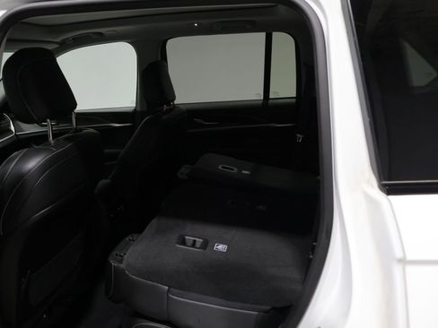 Certified 2023 Jeep Grand Cherokee Limited w/ Black Appearance Package AWD/4WD image 19