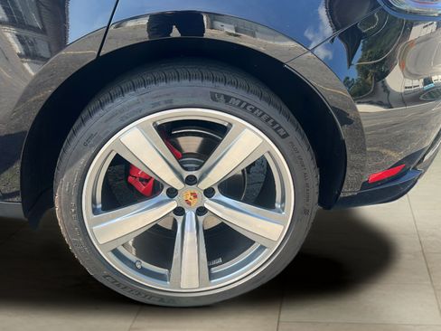 Certified 2024 Porsche Macan S AWD/4WD image 14