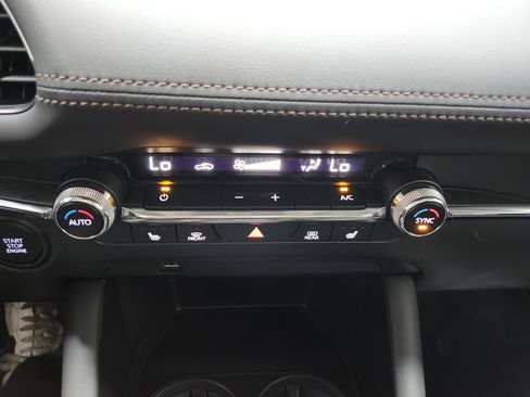 Used 2021 MAZDA MAZDA3 s FWD image 32