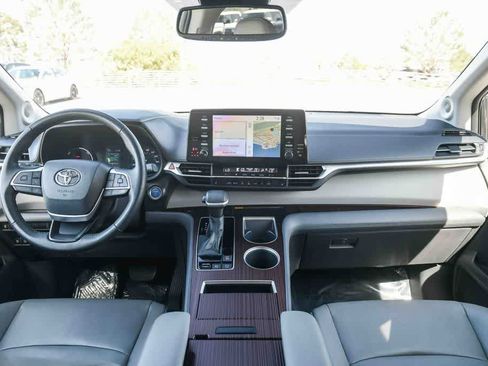 Used 2022 Toyota Sienna XLE w/ XLE Plus Package image 14