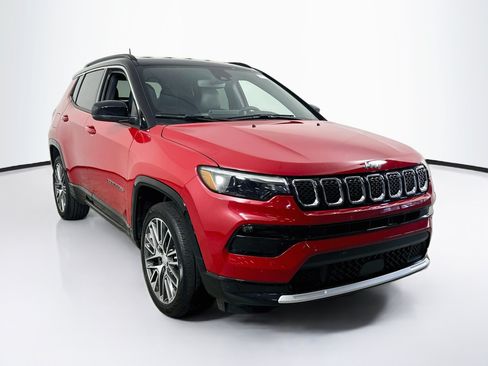 Used 2024 Jeep Compass Limited w/ Elite Group AWD/4WD image 3