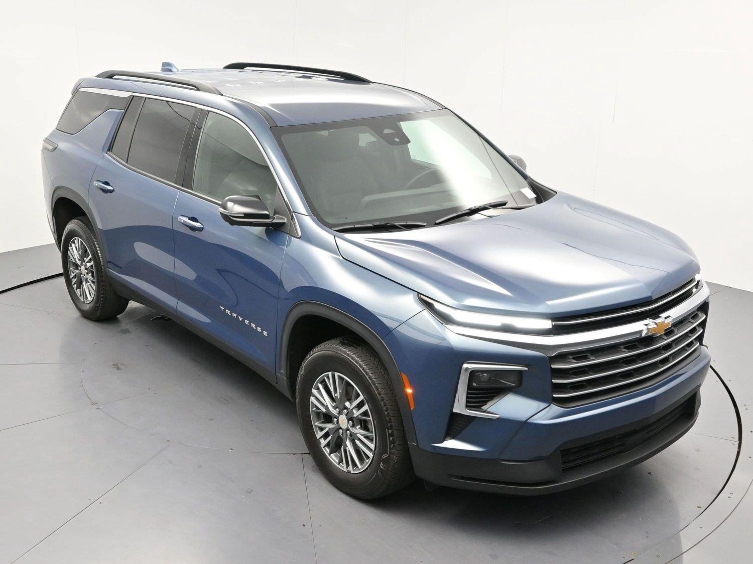 Used 2024 Chevrolet Traverse LT w/ LPO, Floor Liner Package FWD image 35
