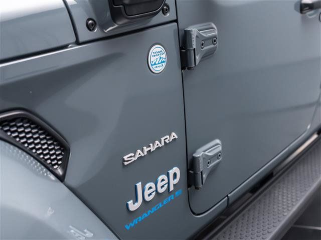 Used 2024 Jeep Wrangler Unlimited Sahara w/ Technology Group AWD/4WD image 15