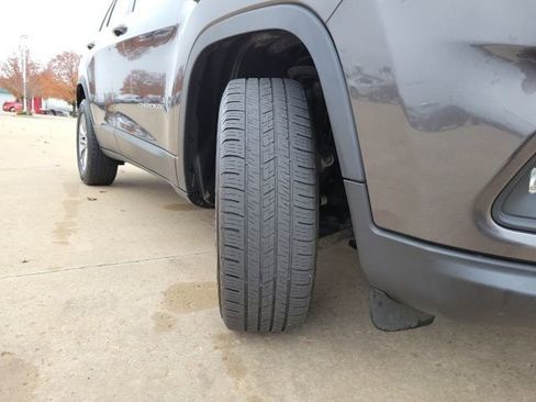 Used 2019 Jeep Cherokee Latitude Plus w/ Cold Weather Group image 31