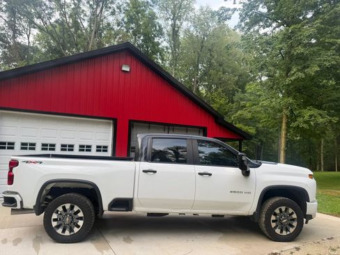 Used 2023 Chevrolet Silverado 2500 Custom w/ Custom Value Package AWD/4WD image 12