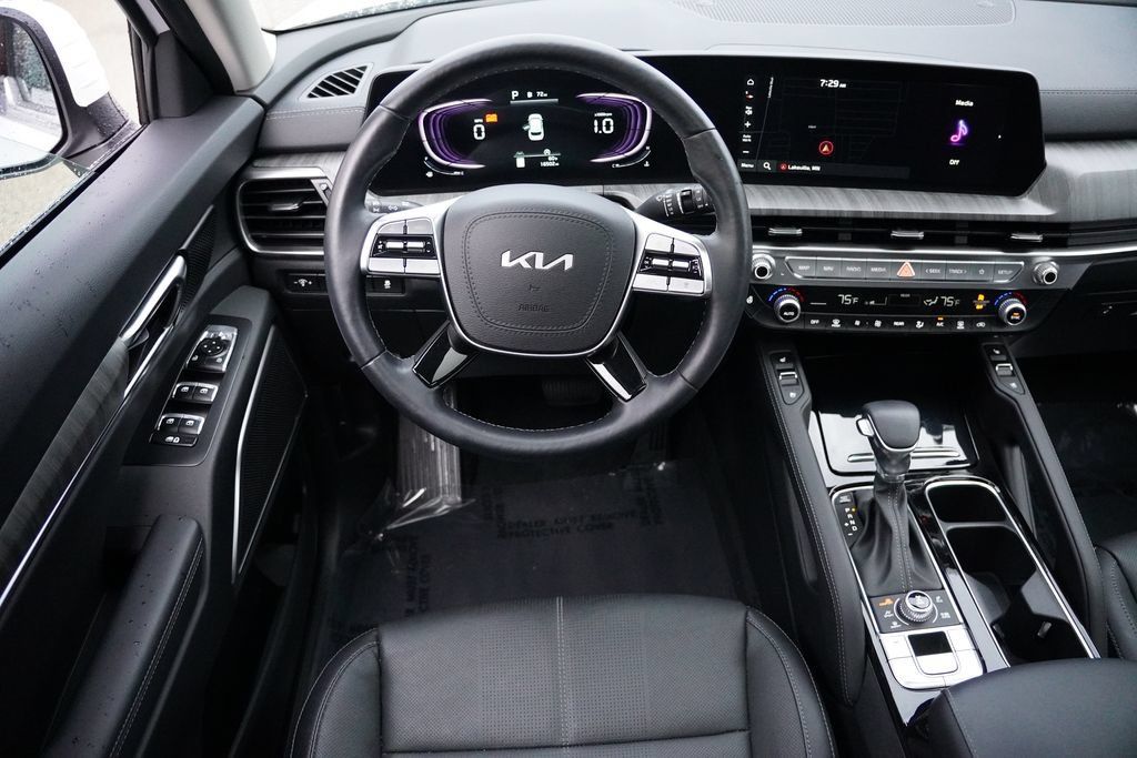 Certified 2025 Kia Telluride EX w/ EX Captain's Chair Package AWD/4WD image 21