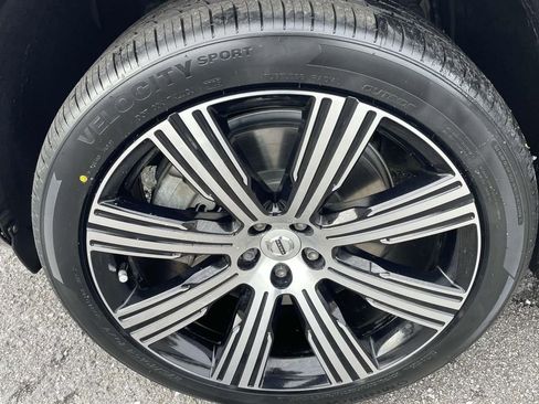 Used 2023 Volvo XC90 T8 Plus image 8