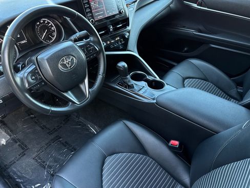 Used 2024 Toyota Camry SE image 10