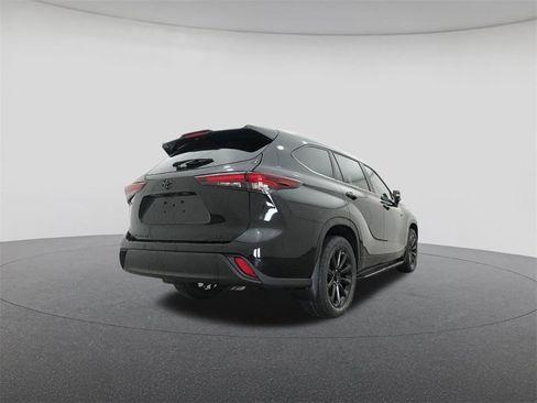 New 2026 Toyota Highlander XLE image 24