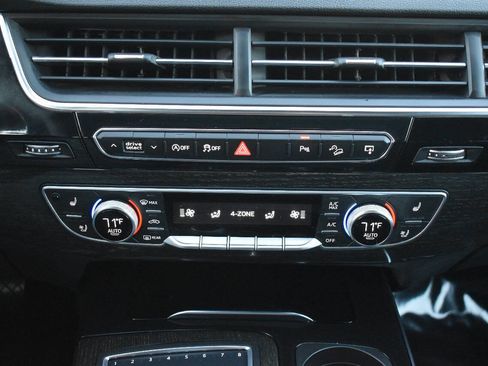 Used 2017 Audi Q7 3.0T Premium Plus w/ Premium Plus Package image 27