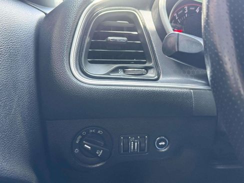 Used 2018 Dodge Challenger R/T Scat Pack w/ Leather Interior Group RWD image 25