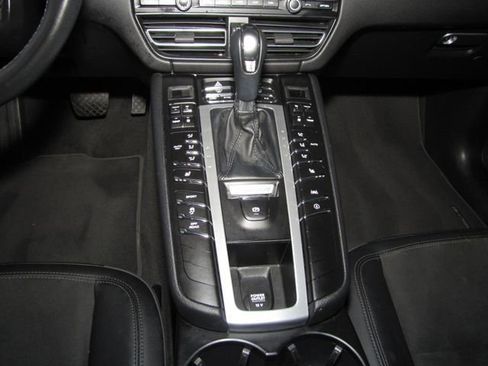 Used 2021 Porsche Macan AWD/4WD image 16