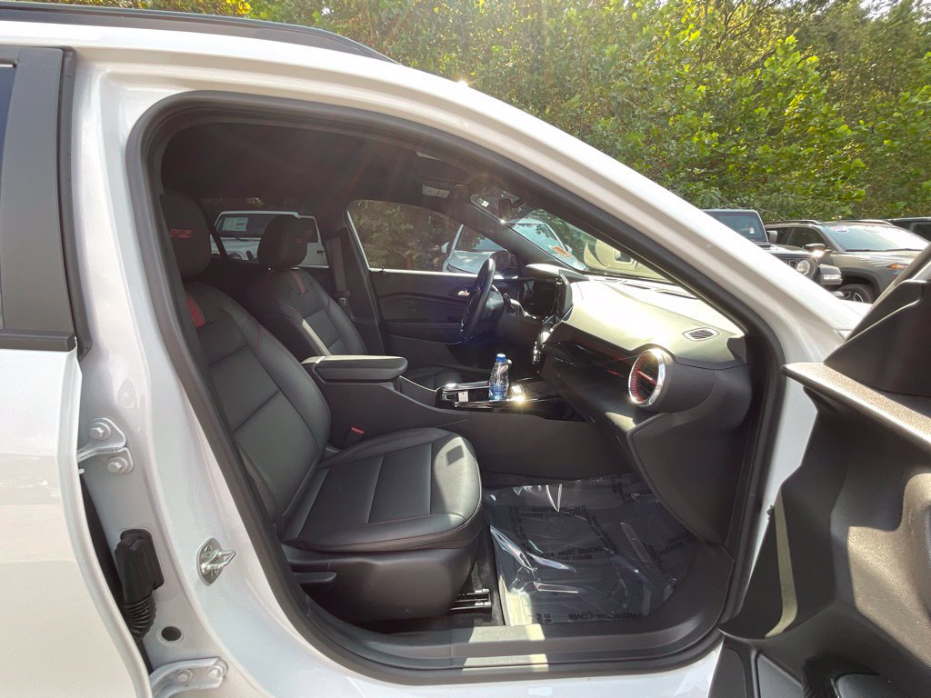 Used 2024 Chevrolet Trax RS w/ Sunroof Package FWD image 22