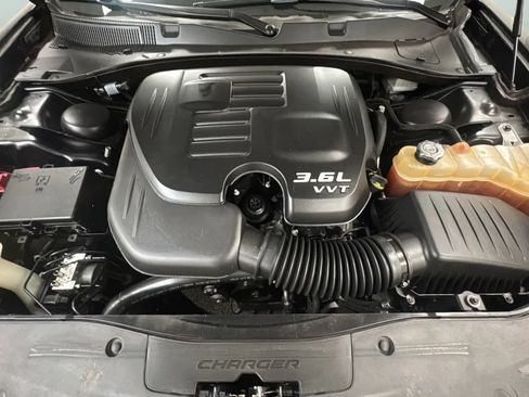 Used 2020 Dodge Charger SXT w/ Leather Interior Group RWD image 26