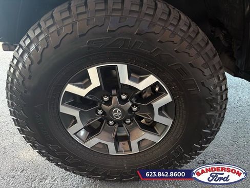 Used 2020 Toyota Tacoma TRD Off-Road w/ Technology Package AWD/4WD image 20