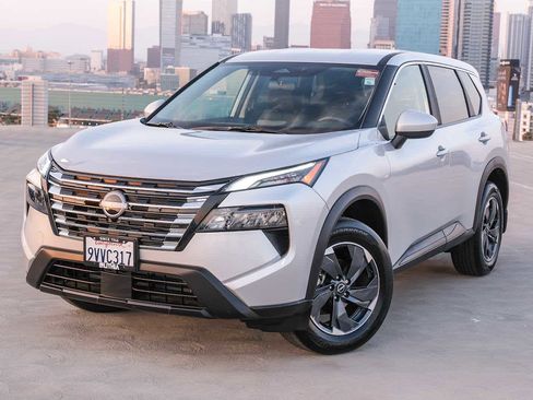 Used 2025 Nissan Rogue SV AWD/4WD image 1